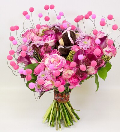 Купить Букет Букет с подарочком  в Минске c доставкой в магазине флористики Садовская в Минске