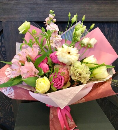 Купить Букет "Романтическое поздравление" в Минске с бесплатной доставкой в магазине флористики Садовская в Минске