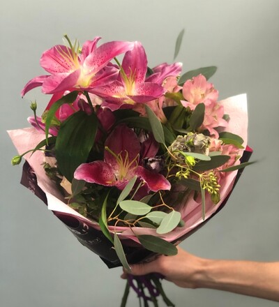 Купить Букет Красотка лилия в Минске купить в Минске с бесплатной доставкой в магазине флористики Садовская в Минске
