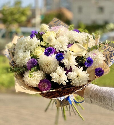 Купить Букет Гжель  в Минске с бесплатной доставкой заказать в магазине флористики Садовская в Минске