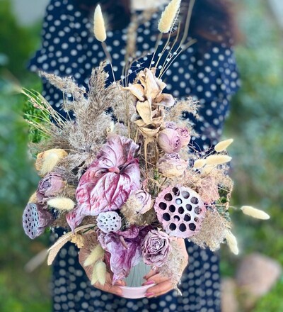 Купить Заказать композицию Цветочный стиль  с бесплатной доставкой по Минску в магазине флористики Садовская в Минске