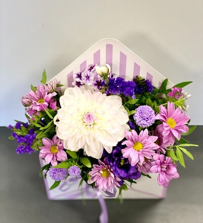 Купить Заказать Композицию Известие радости  с бесплатной доставкой по Минску в магазине флористики Садовская в Минске