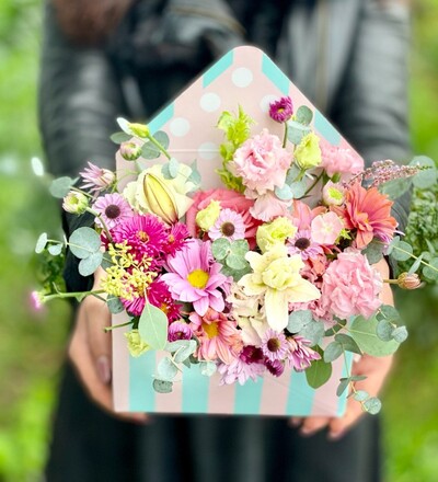 Купить Заказать Композицию Радужное настроение   с бесплатной доставкой по Минску в магазине флористики Садовская в Минске