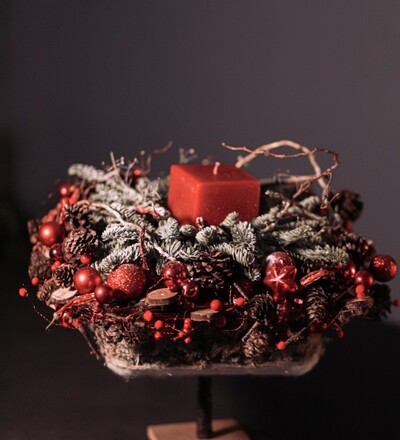 Купить Заказать цветочную композицию Зимний романтик с бесплатной доставкой в Минске в магазине флористики Садовская в Минске