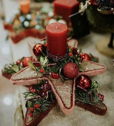 Купить Заказать цветочную композицию Рождественская звезда с бесплатной доставкой в Минске в магазине флористики Садовская в Минске