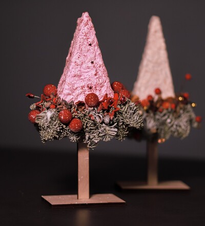 Купить Купить цветочную композицию Ёлочка красно-белая с бесплатной доставкой в Минске в магазине флористики Садовская в Минске