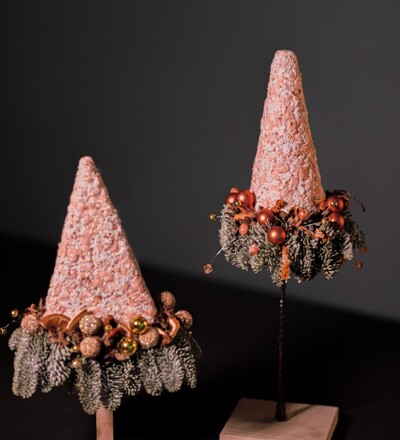 Купить Купить рождественскую композицию Ёлочка на подставке с бесплатной доставкой по Минску в магазине флористики Садовская в Минске