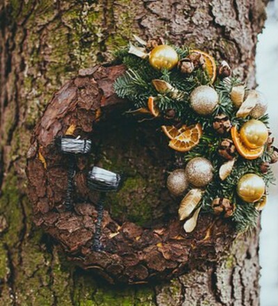 Купить Купить рождественскую композицию Венок подсвечник с бесплатной доставкой в Минске в магазине флористики Садовская в Минске