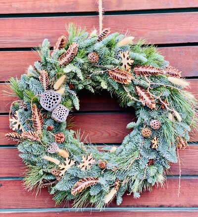 Купить Купить рождественскую композицию Венок Натурель с бесплатной доставкой в Минске в магазине флористики Садовская в Минске