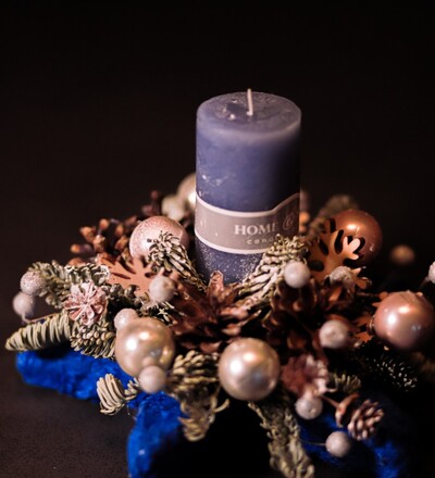 Купить Купить рождественскую композицию Настроение "СИНИЙ" с бесплатной доставкой в Минске в магазине флористики Садовская в Минске