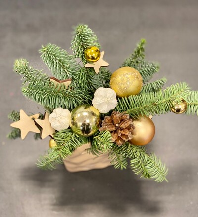 Купить Купить рождественскую композицию Зимние эмоции с бесплатной доставкой в Минске в магазине флористики Садовская в Минске