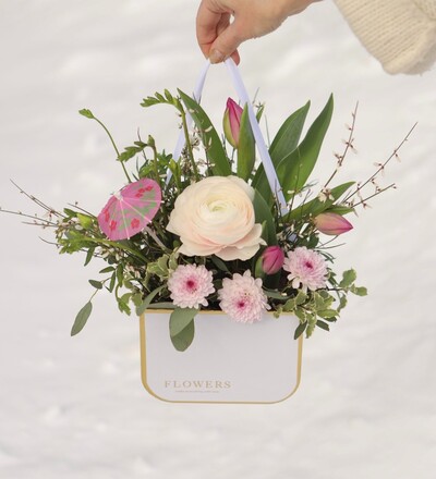 Купить Букет в коробке Flowers с доставкой по Минску в магазине флористики Садовская в Минске