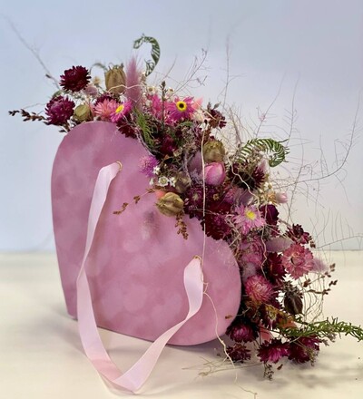 Купить Цветочная композиция Сердце из сухоцветов с доставкой по Минску в магазине флористики Садовская в Минске