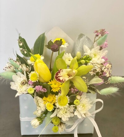 Купить Букет Весенний комплимент с доставкой по Минску в магазине флористики Садовская в Минске