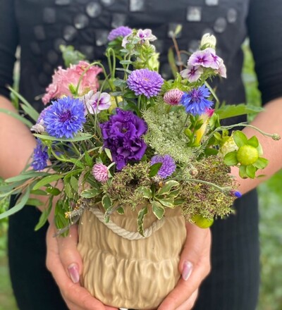 Купить Мешочек с цветами Сиреневое чудо доставкой по Минску в магазине флористики Садовская в Минске